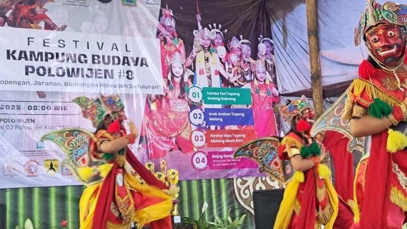 Kampung Budaya Polowijen Celebrates World Dance Day with a Festival of Masks, Horses, and Bulls