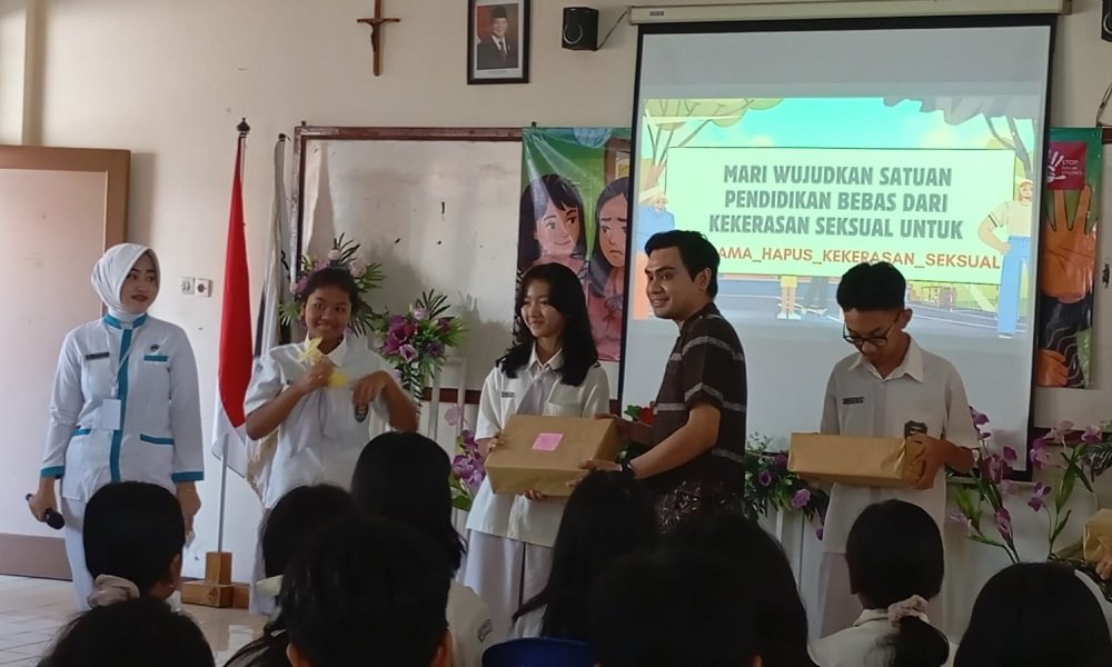 STIKES Maharani Campaigns Against Sexual Harrasement and Violence in Schools at SMPK Mardi Wiyata Malang