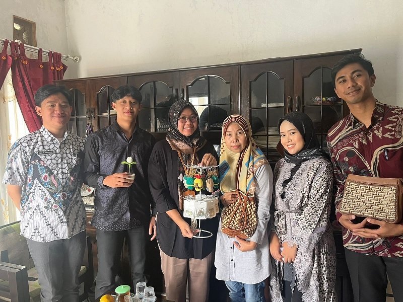 Safied Crochet Dolls, Fostering Young Adults’ Appreciation for Handmade Crafts in Malang