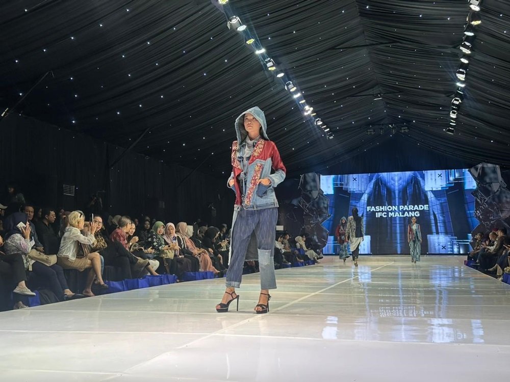 Malang Fashion Week 2025 Spotlights AI's Impact on Emerging and Pro Designers