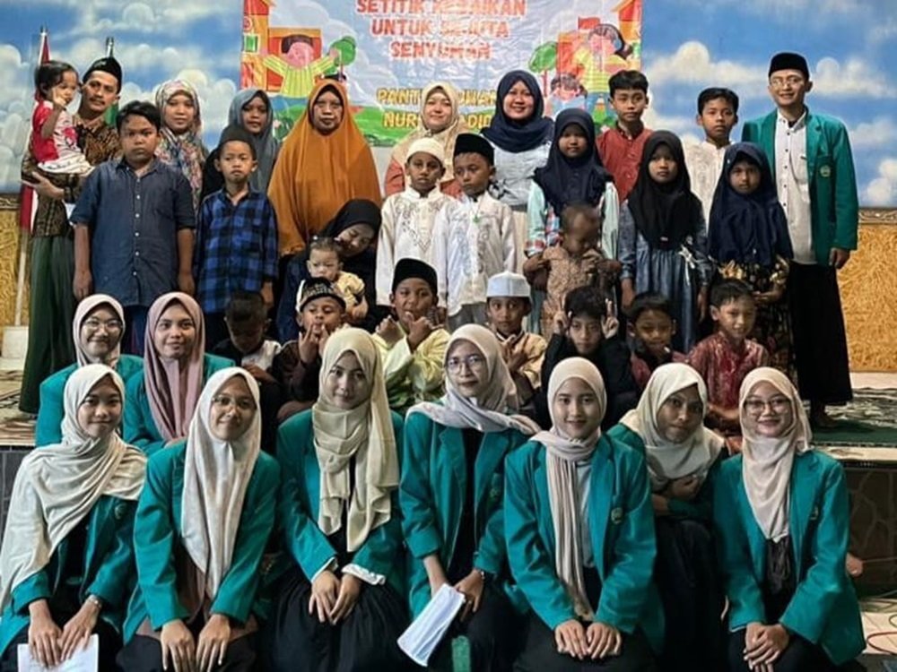 Commemorating National Children's Day, Unisma Students Host Charity Event at Nurul Jadid Orphanage