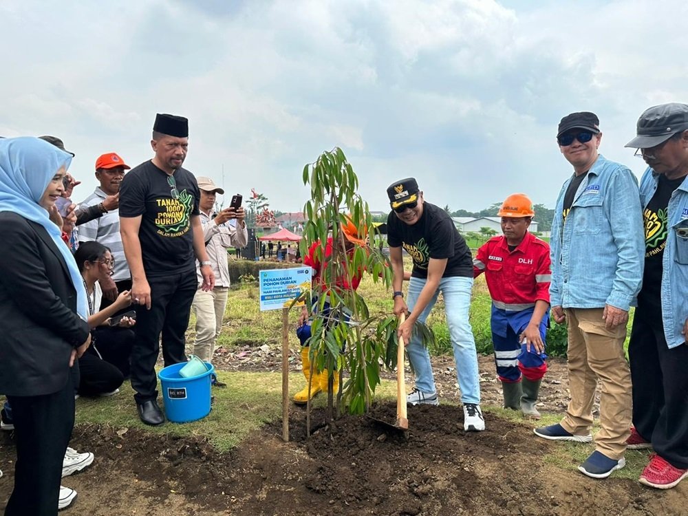 UB Celebrates Heroes' Day by Planting 1,000 Durian Trees in Wonokoyo