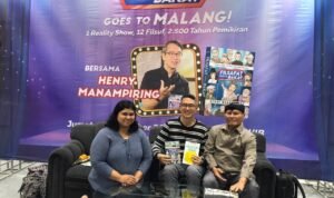 Henry Manampiring Launches Novel 'Filsafat Punya Bakat' in Malang