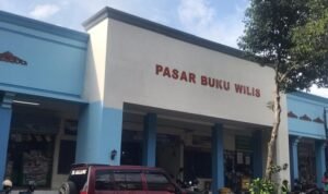 Wilis Book Market in Malang Adapts to Digital Shift Amid Declining Visitors