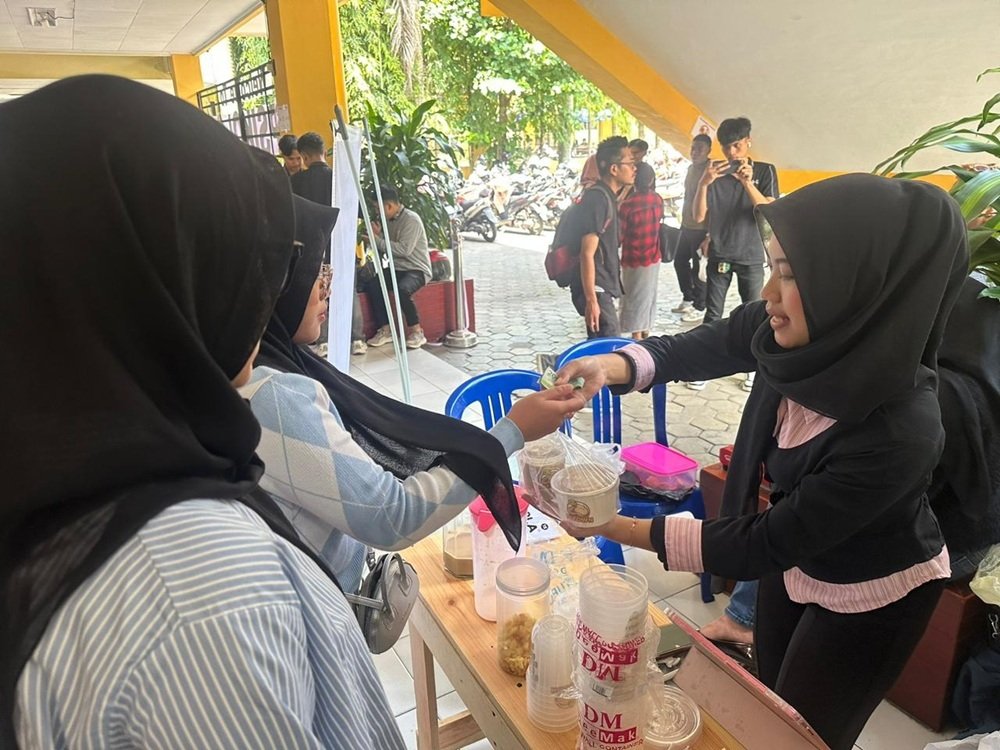 Psychology Faculty of UNMER Malang Holds First Large-Scale Market Day to Foster Entrepreneurial Spirit