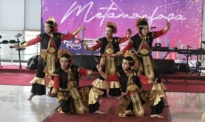 Malang Teachers Showcase Talents in ‘Metamorphosis’ Music and Dance Performance