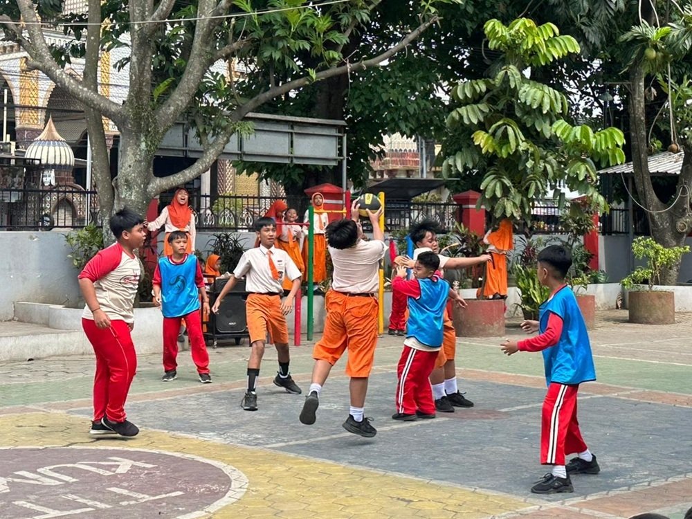 SDN 1 Pakisaji Holds Class Meeting, A Refreshing Break After Semester Exams