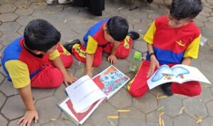 PT Terminal Petikemas Surabaya (TPS) Supports Literacy Awareness By Donating 800 Books To Elementary Schools in Malang