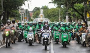 022-Motorcycle taxi drivers Online Drivers Caught Between Relief and Disappointment as Government Pushes for Bigger Eid Cash Bonus