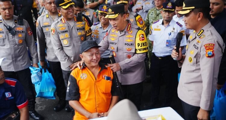Kapolri General Listyo Sigit Prabowo Inspects Purabaya Terminal to Ensure Safe 2026 Lebaran Mudik