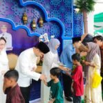 Governor Khofifah and Deputy Governor Emil Dardak Welcomes Thousands at Grahadi Open House for Eid Riyayan