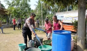 066-Delivery of clean water in a village in Malang Regency BMKG Warns Malang Regency of Drier, Longer 2026 Dry Season Driven by El Niño