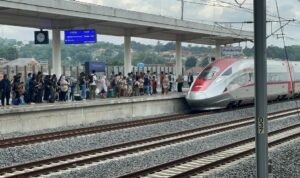 KCIC Slams Passenger Who Blocked Whoosh Automatic Door, Delaying Hundreds of Travelers