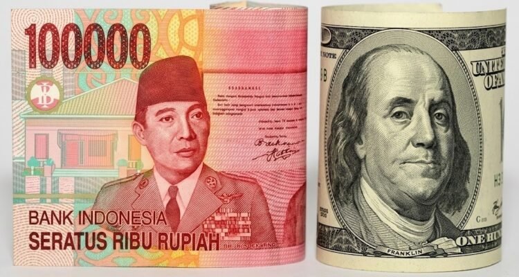 Rupiah Hits All-Time Low of Rp17,300 Against USD Amid Oil Crisis