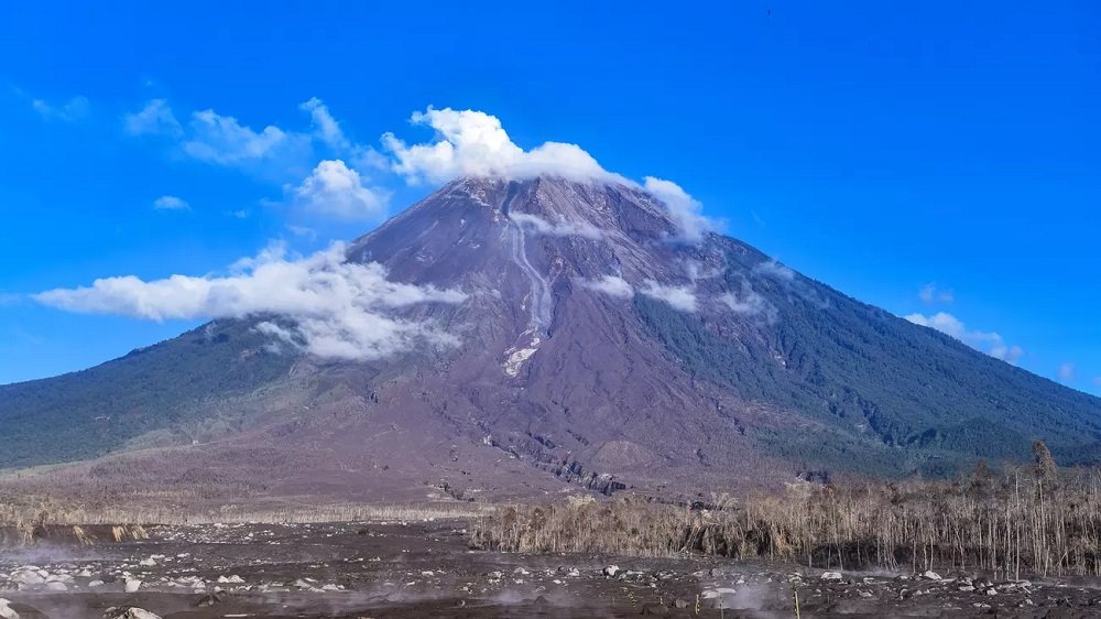Mount Semeru Climbing Route Reopens with Restriction Access