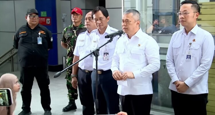 Menhub Emphasizes on Safety Aspects after The Train Collision at Bekasi