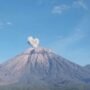 Mount Semeru Erupts Again, Hot Avalanche Clouds Observed Amid Thick Fog