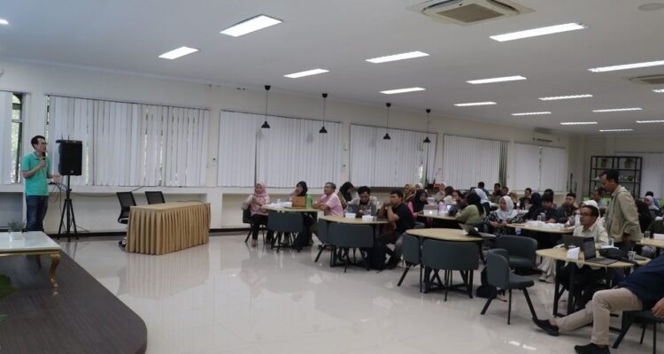 FP UB Improves Scientific Article Productivity by Presenting Prof. Alec Zuo from Flinders University, Australia,