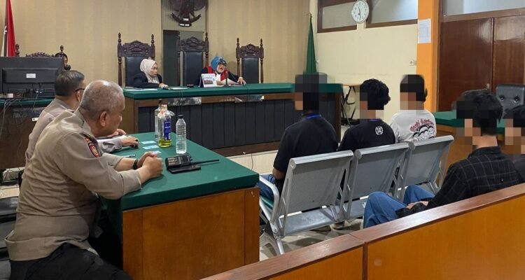 Polresta Malang Kota Accompanies Six Students During Their Trial, as an Educational and Deterrent Effort to Prevent Alcohol Consumption in Public Places