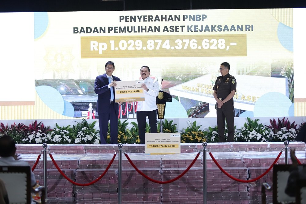 The Attorney General's Office Hands Over the Proceeds of the 2026 BPA Fair Auction and Asset of Edi Tansil Tracing to the Ministry of Finance