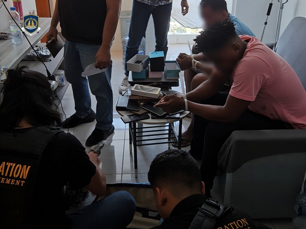 Surabaya Immigration Busts International Love Scam Ring: 4 Foreigners Arrested, 35 Victims Lose Rp1.1 Billion