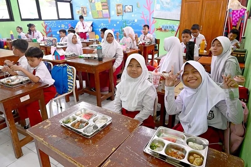 Indonesia's Constitutional Court Rules Free Meal Program Can No Longer Draw From Education Budget