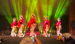 Satya Laku Attracting Thousands of Millennials and Gen Z, Sri Untari Praises East Java Tourism Office's Innovation, 'Satya Laku' Mask Performance