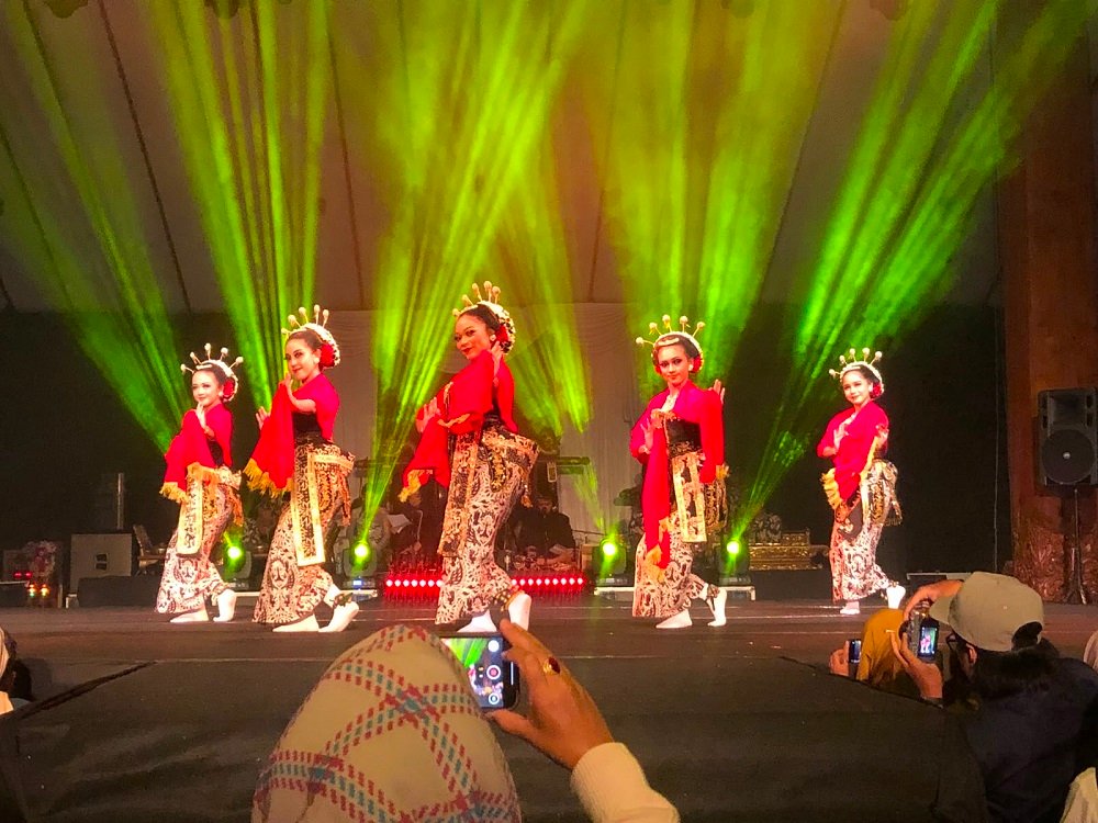 Satya Laku Attracting Thousands of Millennials and Gen Z, Sri Untari Praises East Java Tourism Office's Innovation, 'Satya Laku' Mask Performance