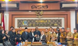 Sri Untari Javanese Script Sri Untari Supports Javanese Script for Local Content in High Schools to Save National Identity