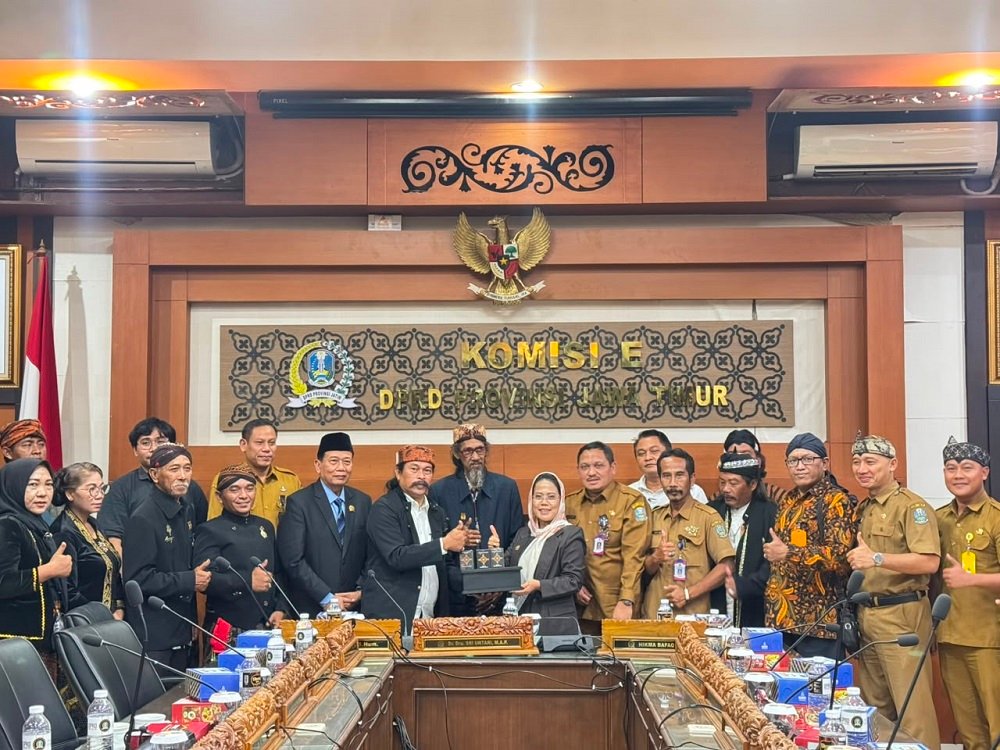 Sri Untari Javanese Script Sri Untari Supports Javanese Script for Local Content in High Schools to Save National Identity