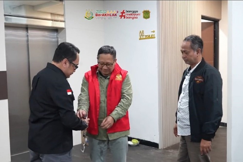 Ex-Surabaya Zoo Director Named Suspect in $640,000 Animal Feed Corruption Scandal