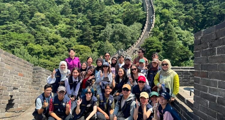 UNAIR Students Participate in the BBK International Community Service Program in STDU China to Strengthen Global Networks