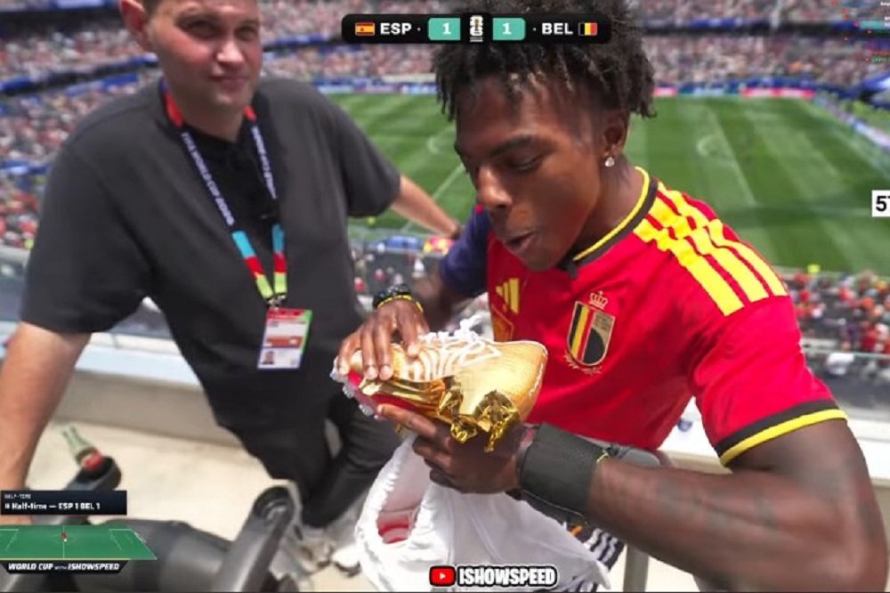 Cristiano Ronaldo Gifts IShowSpeed Rare Match-Worn “CR7 Gold Scorpion” Boots from 2026 World Cup