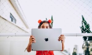 Kemkomdigi Verifies 14 Apple Services Ensuring Safer Digital Space for Children
