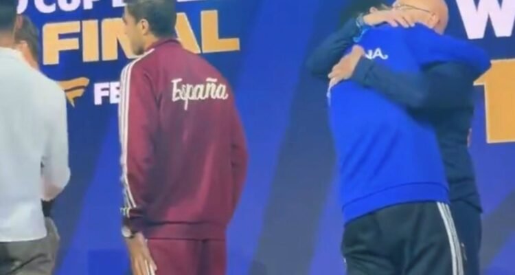 Mentor Meets Protégé: De la Fuente and Scaloni Share Warm Moment Prior to FIFA World Cup Final 2026