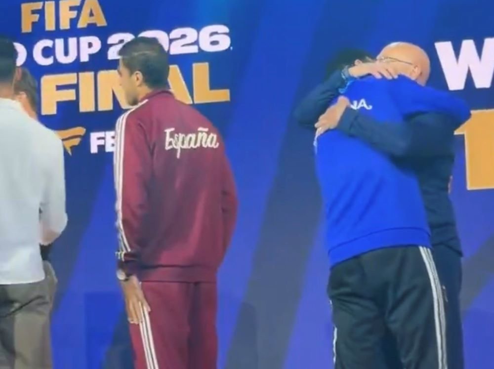 Mentor Meets Protégé: De la Fuente and Scaloni Share Warm Moment Prior to FIFA World Cup Final 2026