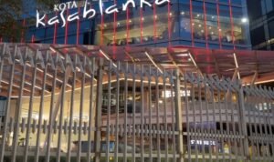 Jakarta and Surabaya Malls Install Tall Perimeter Fences, Fueling Public Speculation