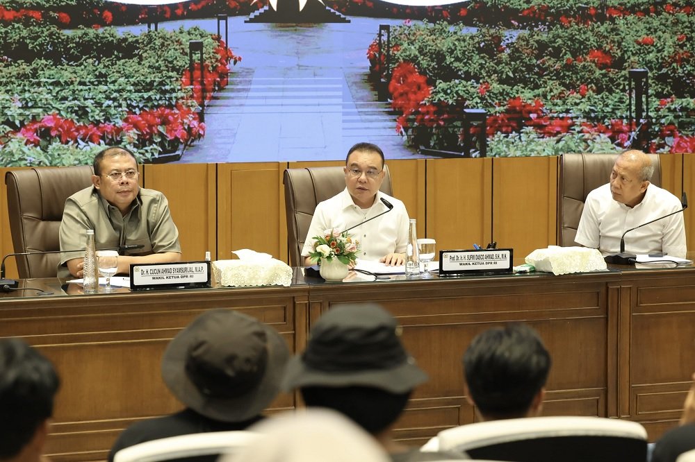 084-Three DPR leaders DPR Leaders Sign Commitment on Asset Confiscation Bill, Vow to Resign if Missed