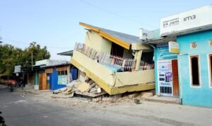 Rescuers Keep Searching for Survivors on Indonesia Earthquake, At Least 47 Dead
