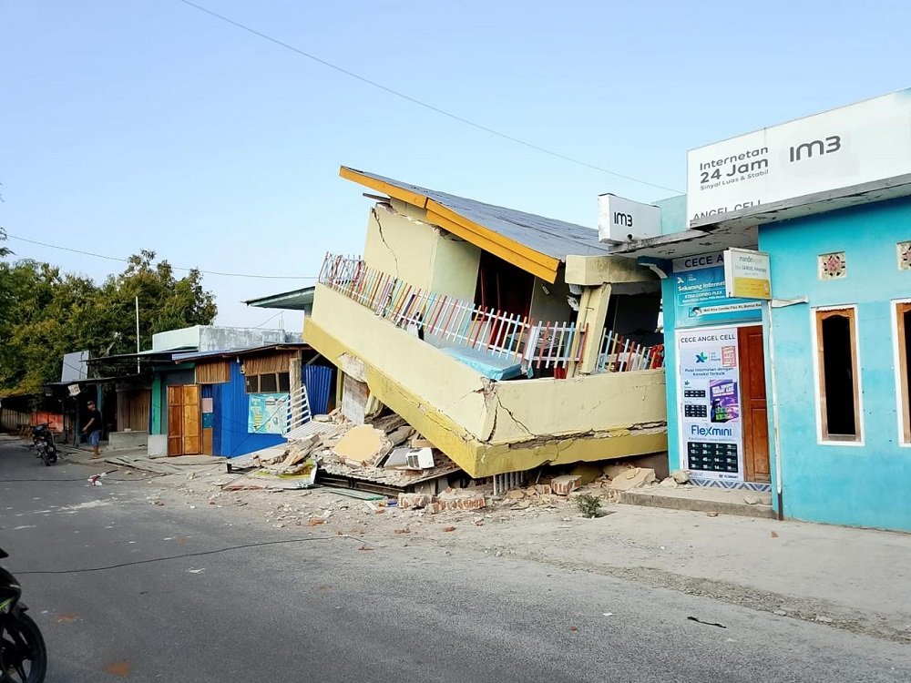 Rescuers Keep Searching for Survivors on Indonesia Earthquake, At Least 47 Dead
