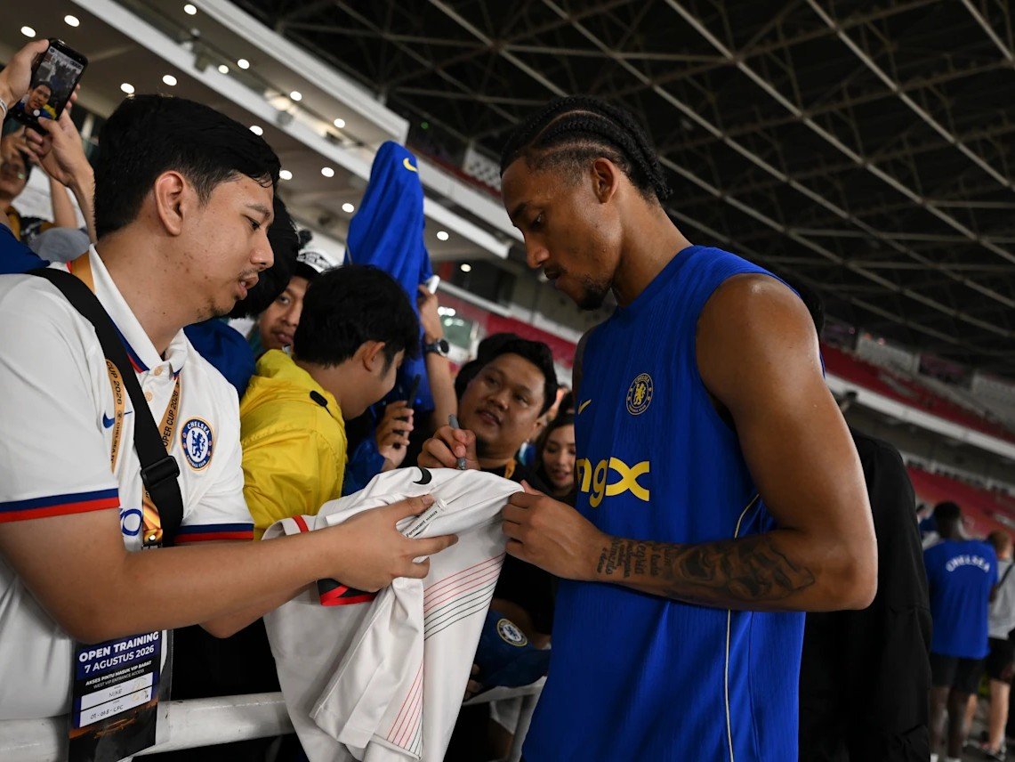 Chelsea Touch Down in Jakarta for High-Stakes AC Milan Clash