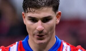 Julián Álvarez Misses Atlético Training Amid Illness and Barcelona Transfer Standoff