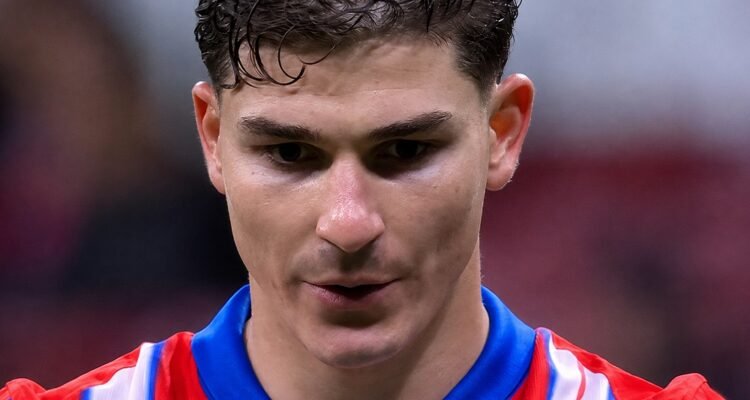 Julián Álvarez Misses Atlético Training Amid Illness and Barcelona Transfer Standoff