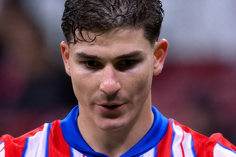 Julián Álvarez Misses Atlético Training Amid Illness and Barcelona Transfer Standoff