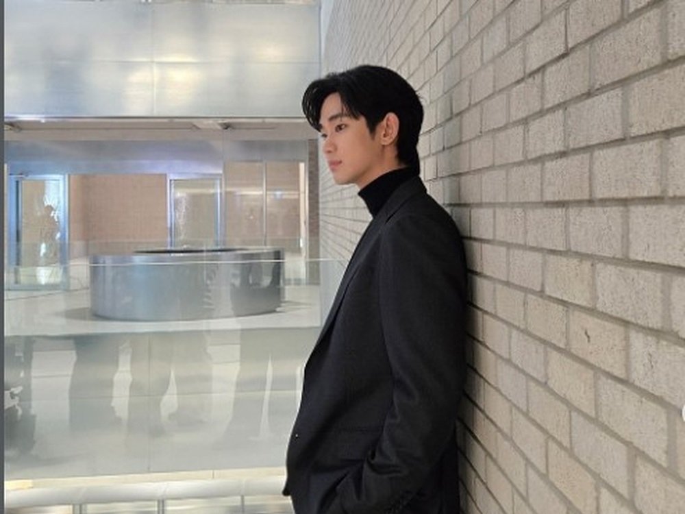 Mahakarya RCTI Appearance of Kim Soo-hyun in Upcoming RCTI Anniversary Appearance Sparks Public Backlash and Mixed Reactions