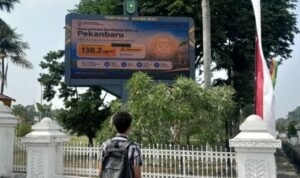 Prabowo Deploys Freefall Parachutists to Reach Riau Forest Fire Hotspots
