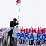 Police Detain Over 300 After Jakarta Protests Escalate Into Nighttime Rioting