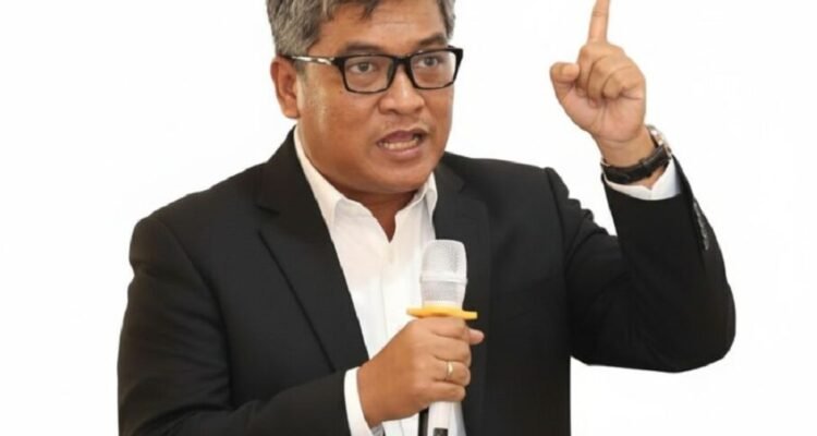 UNAIR Mourns Passing of FISIP Lecturer Airlangga Pribadi Kusman