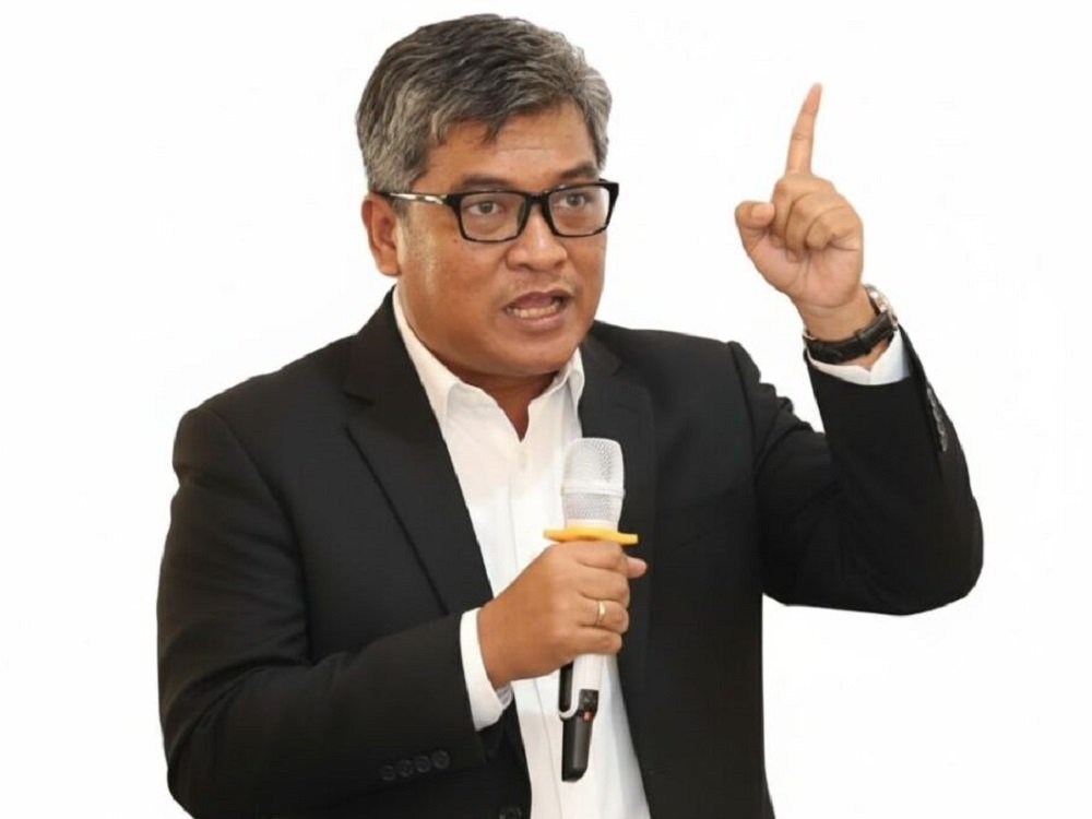 UNAIR Mourns Passing of FISIP Lecturer Airlangga Pribadi Kusman