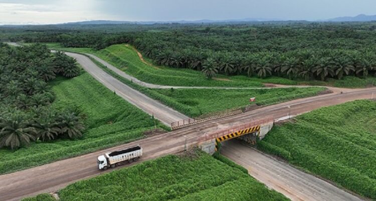 Indonesian Tycoon Haji Isam Bids for Major Stake in Miner Bayan, Bloomberg Reports